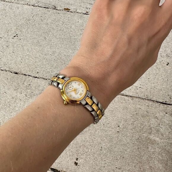 Giorgio Beverly Hills Swiss Made Ladies Watch - Picture 1 of 7